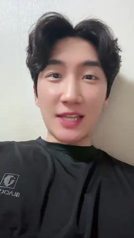 A post by @nobitajunn on TikTok caption: 🦈 혼자서 두역할 🤣 #fypシ゚ #케미캐스트 #fypシ゚viral🖤tiktok #shark #tralala 