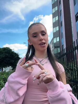 A post by @aaliceperego on TikTok caption: voglio andare al maree