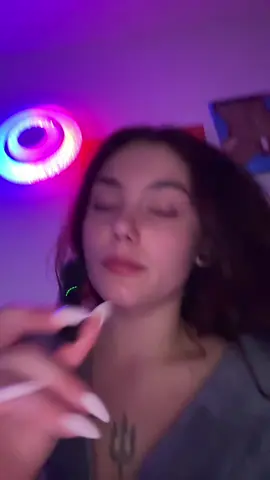 A post by @lidia_garage on TikTok caption: Nehmt mir sofort das Mikro weg🎤🎤🎤 Diejenigen die das hier provoziert, sind gemeint. Wir lieben & schätzen die Guten unter euch🙏🏼❤️ Ihr entscheidet selbst in welche Schublade ihr euch steckt. Das hier ist meine  Erfahrung mit einem Hauch von Satire. Ich weiß viele andere Frauen fühlen sich leider genauso. Alles was am Anfang schön ist, geht kurz danach verloren😂 (natürlich nicht immer, auch nicht bei allen, aber is klar oder????) #hetero #frauen #frau #mama #satire #gleichstellung #gefühle #trennungen #maleloneliness #malelonelinessepidemic #wertschätzung #respekt #liebe #bedürfnisse 