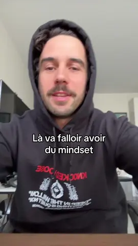A post by @owlofficiel1 on TikTok caption: « owllucas » sur la chaîne rouge … et la chaîne violette aussi 