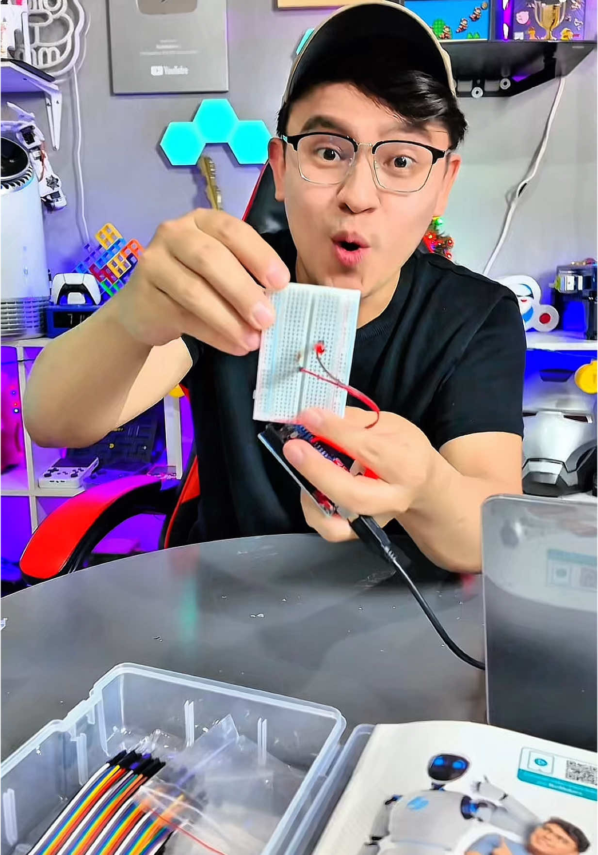 A post by @bio_makers1 on TikTok caption: Aprende robótica con mi kit de inicio en la programación en @Steren  #robotica #roboticaeducativa #programacion #steren 