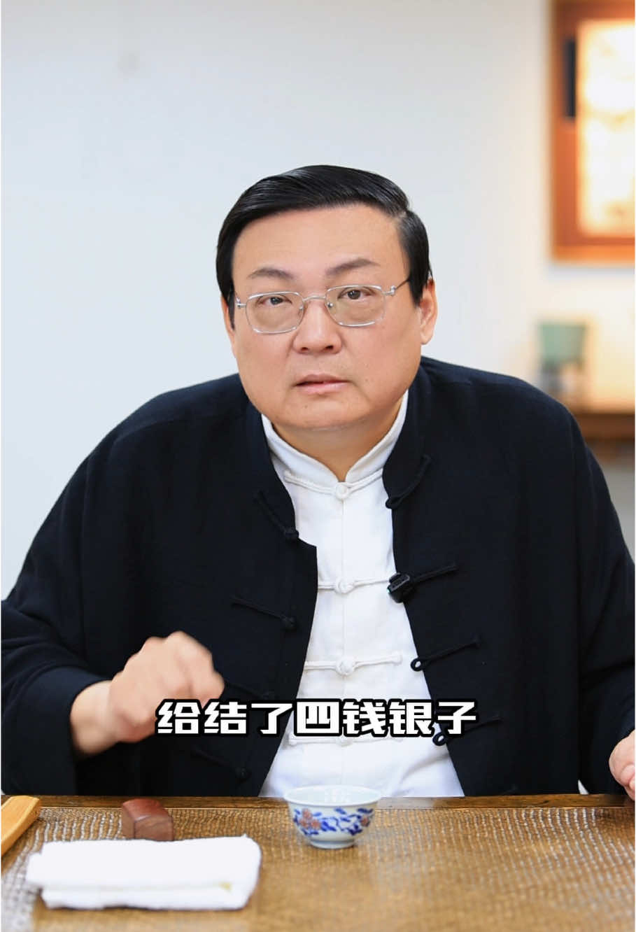 A post by @liangshow on TikTok caption: 老梁：鲁班书 厌胜术 木匠的官司缠身
