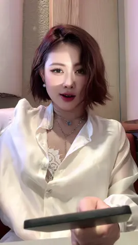 A post by @vietphuongthoa98 on TikTok caption: Chiếc gương chiếu yêu 😝