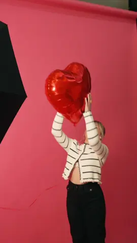 A post by @marinedmusique on TikTok caption: Mon 1er album CŒUR MALADROIT sera à vous le 27 juin !! 😍 Déjà disponible en pré-commande 🫣 #newmusic #tiktokmusic 