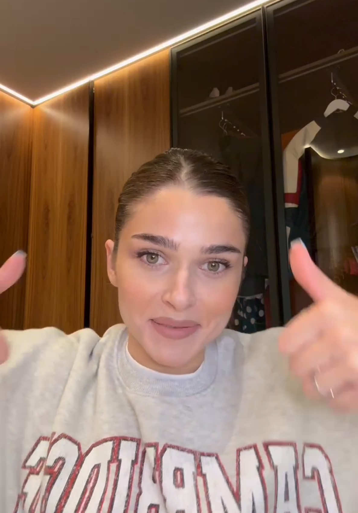 A post by @theorose on TikTok caption: Notino mi-a salvat fata si ziua:))  Maine repet figura! Ne vedem la show! @notino_czsk 