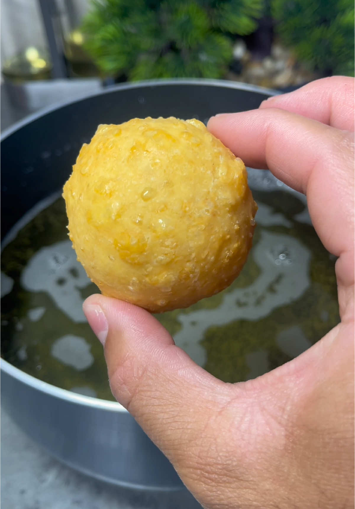 A post by @malcomsfood2 on TikTok caption: Boules au fromage 🧀 Ingrédients:  - 400g de fromage râpé  - 1 œuf  - 3 grosse cuillère de farine  - 2,5 carapace de tortue  - 3 orteils de gorille non conscentant  - 10g de rideaux #recette #recettefacile #recettesimple #cuisine #cheese #fromage #easyrecipe #ideerecette #recetteetudiant #food #foodie #fastfood #fastfoodlife #fromage #humour #pourtoi 