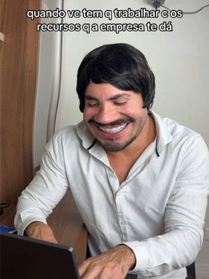 A post by @vittorfernando on TikTok caption: só um minutinho q o sistema caiu