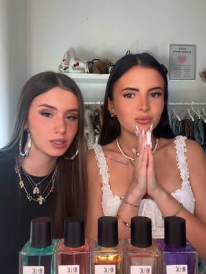 A post by @aaliceperego on TikTok caption: voi quale essenza avreste scelto per me? 🤍 fatemi sapere la vostra preferita! @Mulac Cosmetics @milla🍭 #showyourart #mulac #mulaccosmetics #adv 