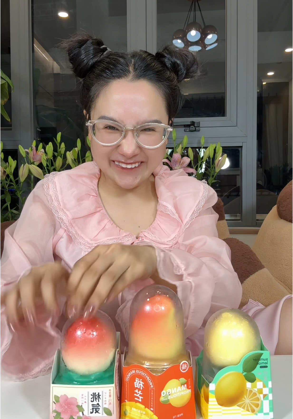 A post by @vienvibi_899 on TikTok caption: peachicecream hot trend đây sao 
