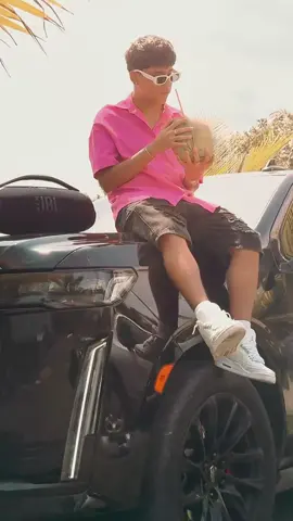 A post by @magachompa on TikTok caption: Mi agüita de Coco 🥥 🏝️☀️.                        #fyp #paratii #viral #amor #mispequeñosactores 