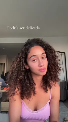 A post by @evaruiz on TikTok caption: Esta canción la escribí para todas las “malas” que han tenido que romperse para despertar y vuelven más fuertes 🖤