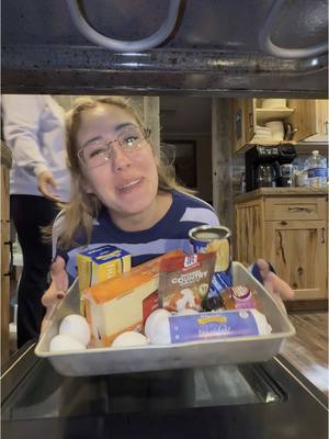 A post by @kaelyngutierrez on TikTok caption: BISCUITS AND GRAVY CASSEROLE FOR MY FAMILY 🥘 recipe: @Carman Wilken 