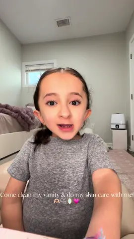 A post by @grwms.by.vitoria on TikTok caption: Come clean my vanity & do my skin care with me🫶🏻🫧🪞💗 #grwmsbyvitoria #osteogenesisperfecta #osteogenesisawareness #fyp #grwm #clean #vanity #SkinCare 
