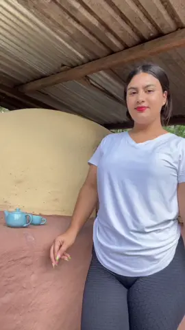 A post by @banessa12318 on TikTok caption: 🤣☕️😍🌿#parati #viral #fyp #naturaleza 🌿#🌿😍 #saluditos❤ 
