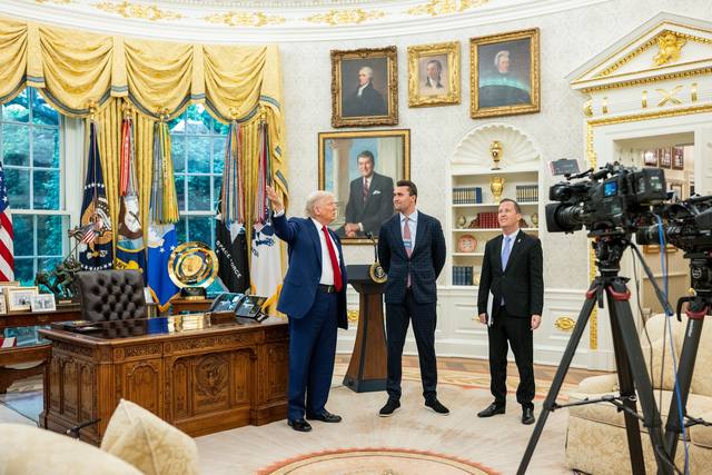 A post by @thecharliekirkshow on TikTok caption: 🇺🇸🦅