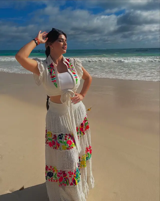 A post by @rebejimenez28 on TikTok caption: México 🌸🤗#