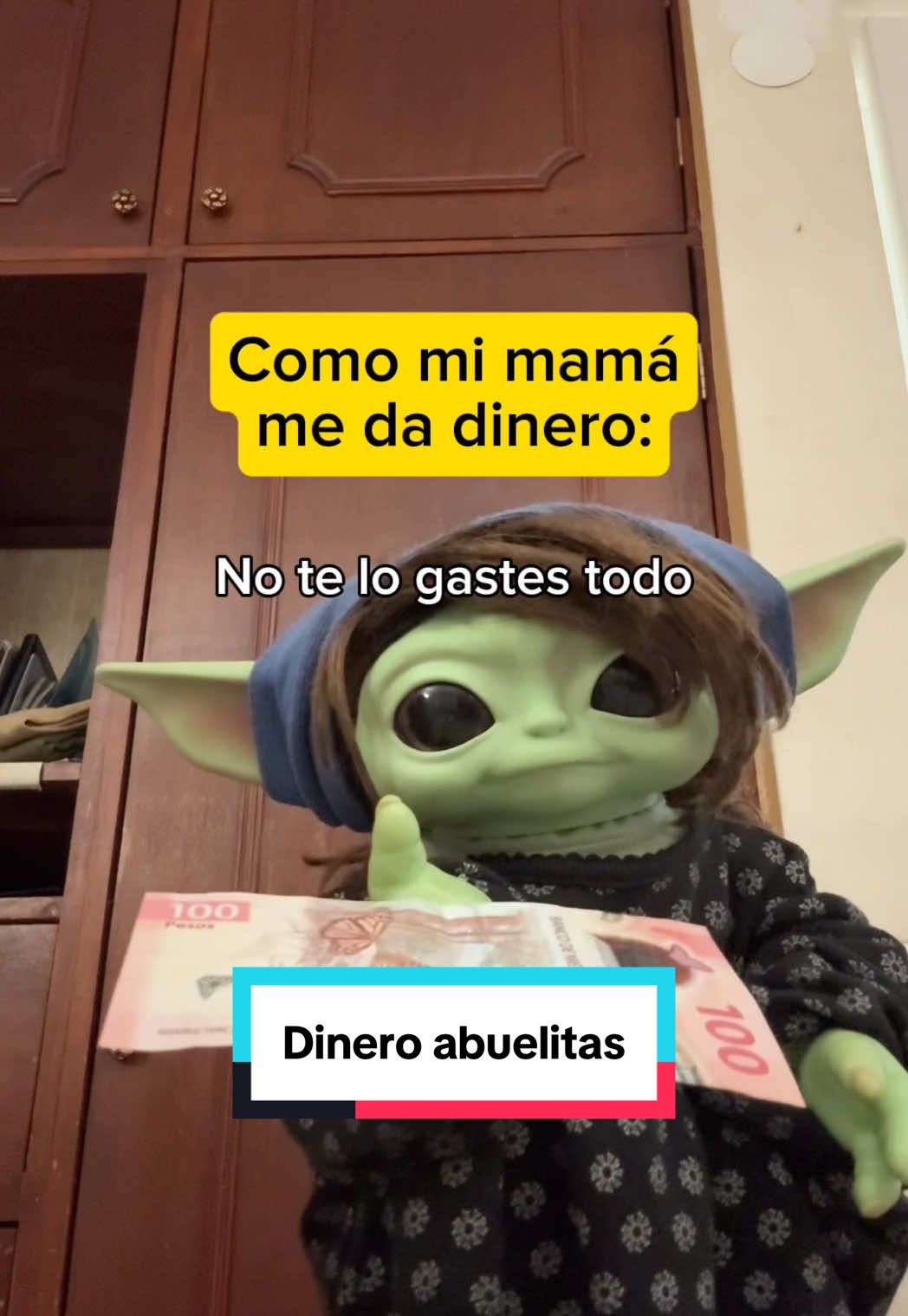 A post by @yodabeibi on TikTok caption: Siempre nos consienten 🥹👵 #humor #fyp #abuelita #dinero 