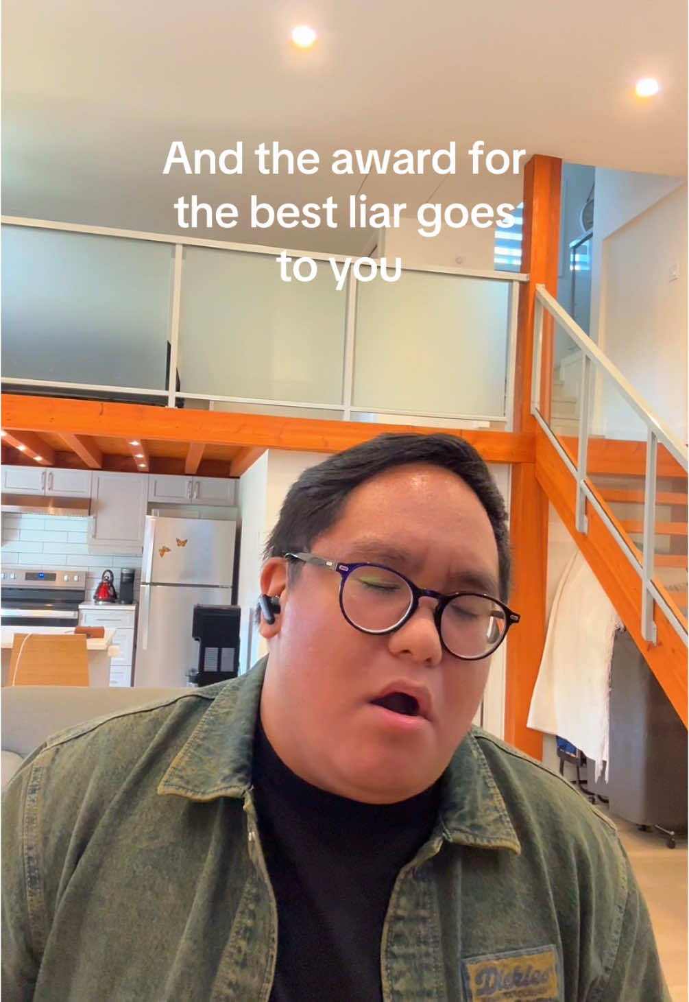 A post by @theraymondsalgado on TikTok caption: And the award for the best liar goes to you…. 💔 @@Fenty Beauty @Rihanna  #takeabow #rihanna #singingvideocover #throwback #singer #singing 