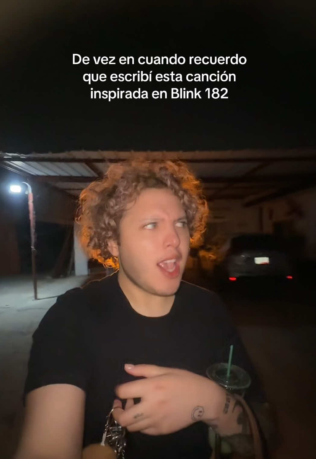 A post by @robdawe on TikTok caption: Qué buenas canciones hago 🥰💖🙌🏼