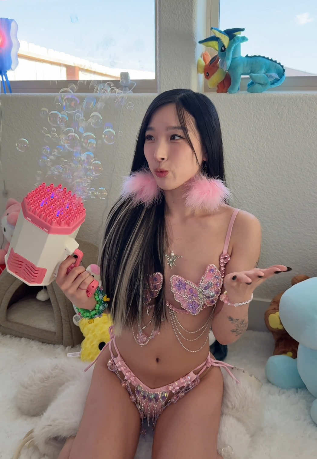 A post by @elleleeofficial on TikTok caption: 쪼아 🫧 