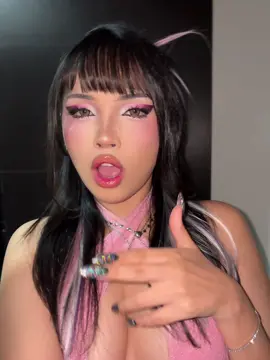 A post by @abigelic on TikTok caption: Ay q calor