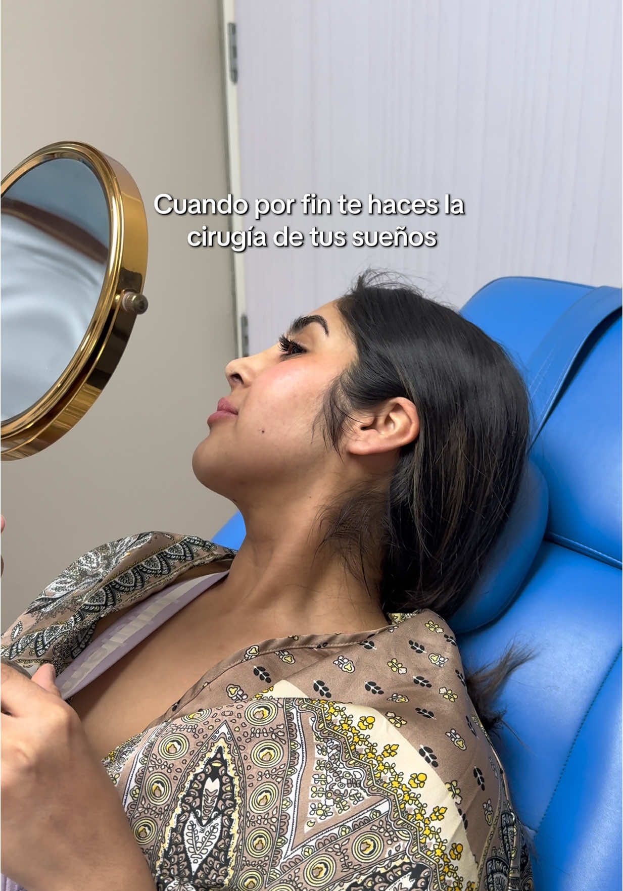 A post by @danyfloresnails on TikTok caption: 2 semanas de mi cirugía y se ve perfecta 🥲🫶🏼👃🩷  #rinoplastia #nosejob #rhinoplasty #nariz  