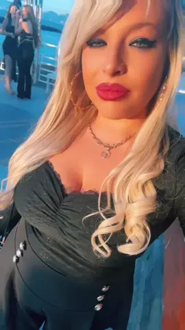 A post by @danyqueen14 on TikTok caption: #accadeoggi song kell ca tu nun può ave 😌