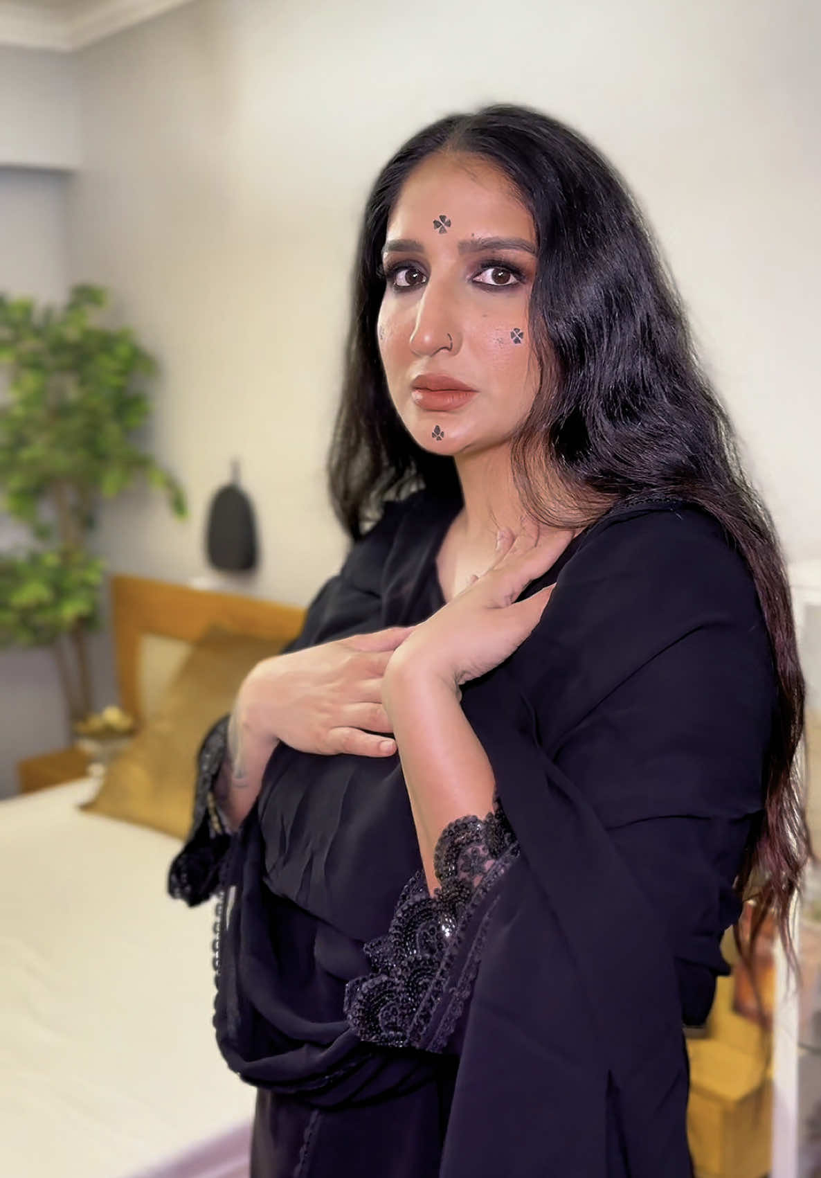 A post by @kirpandhillon on TikTok caption: Ni vanjaran kuriye ❤️ makeup by glownshowbysandeep #desitiktok #southasiantiktok #punjabi #punjabitiktok #desi 
