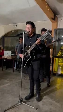 A post by @uriel_vrr on TikTok caption: Este lo subo porque fue mi cumpleaños 🔥 #paratiiiiiiiiiiiiiiiiiiiiiiiiiiiiiii #fyp #paratii #fyp #foryoupage 