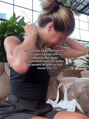 A post by @elinetoulouse on TikTok caption: #cestlavie 💅🏻 