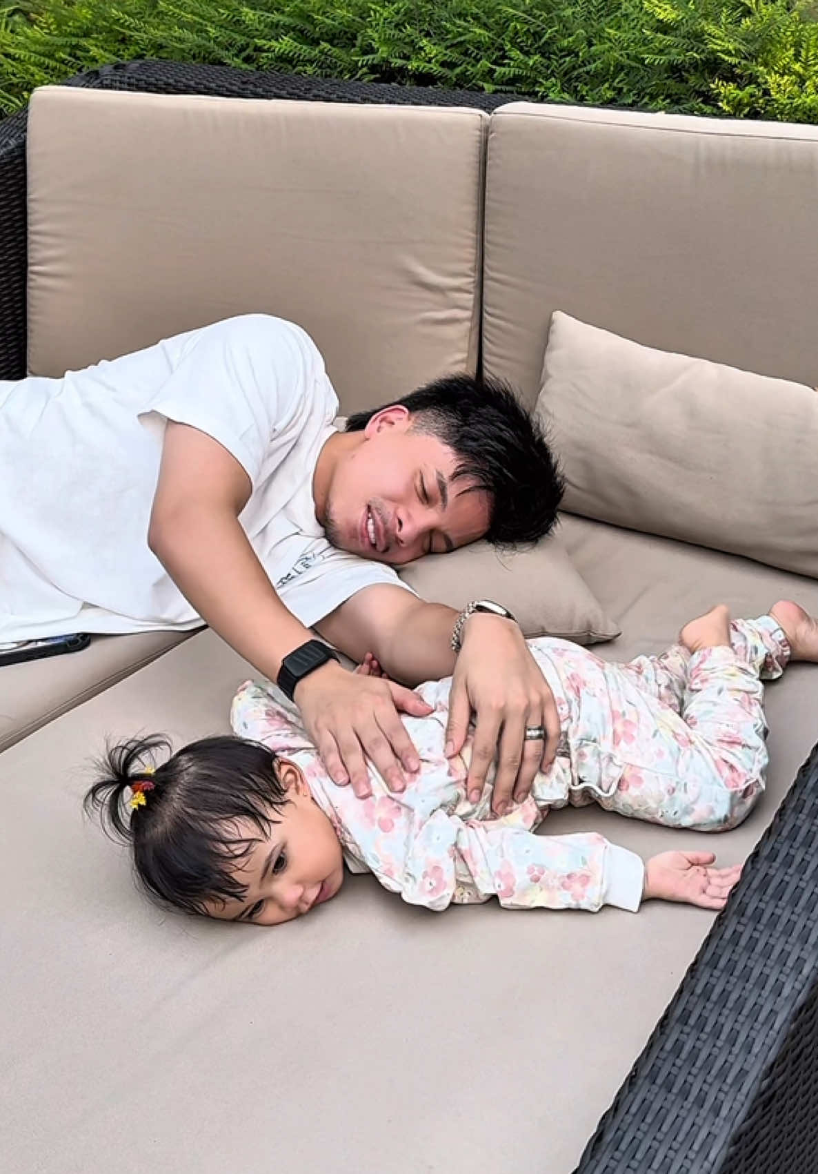 A post by @attahalilintar on TikTok caption: Nyenengin adek mah gampang guys, tinggal di kasih air sudah happy banget 🖤😅