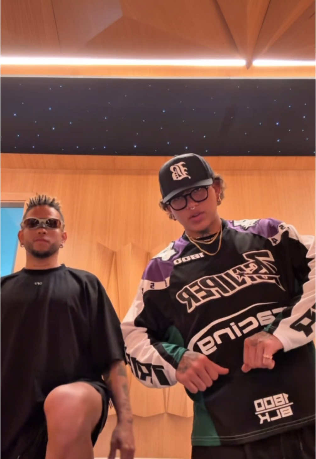 A post by @beele on TikTok caption: tus creadores de trends favoritos bb 👀 dc: @OvyOnTheDrums y 🦍 ! 