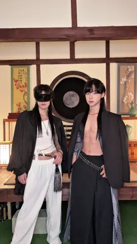 A post by @gato0901 on TikTok caption: 남정네 둘의 은밀한 춤추기 @늑준 