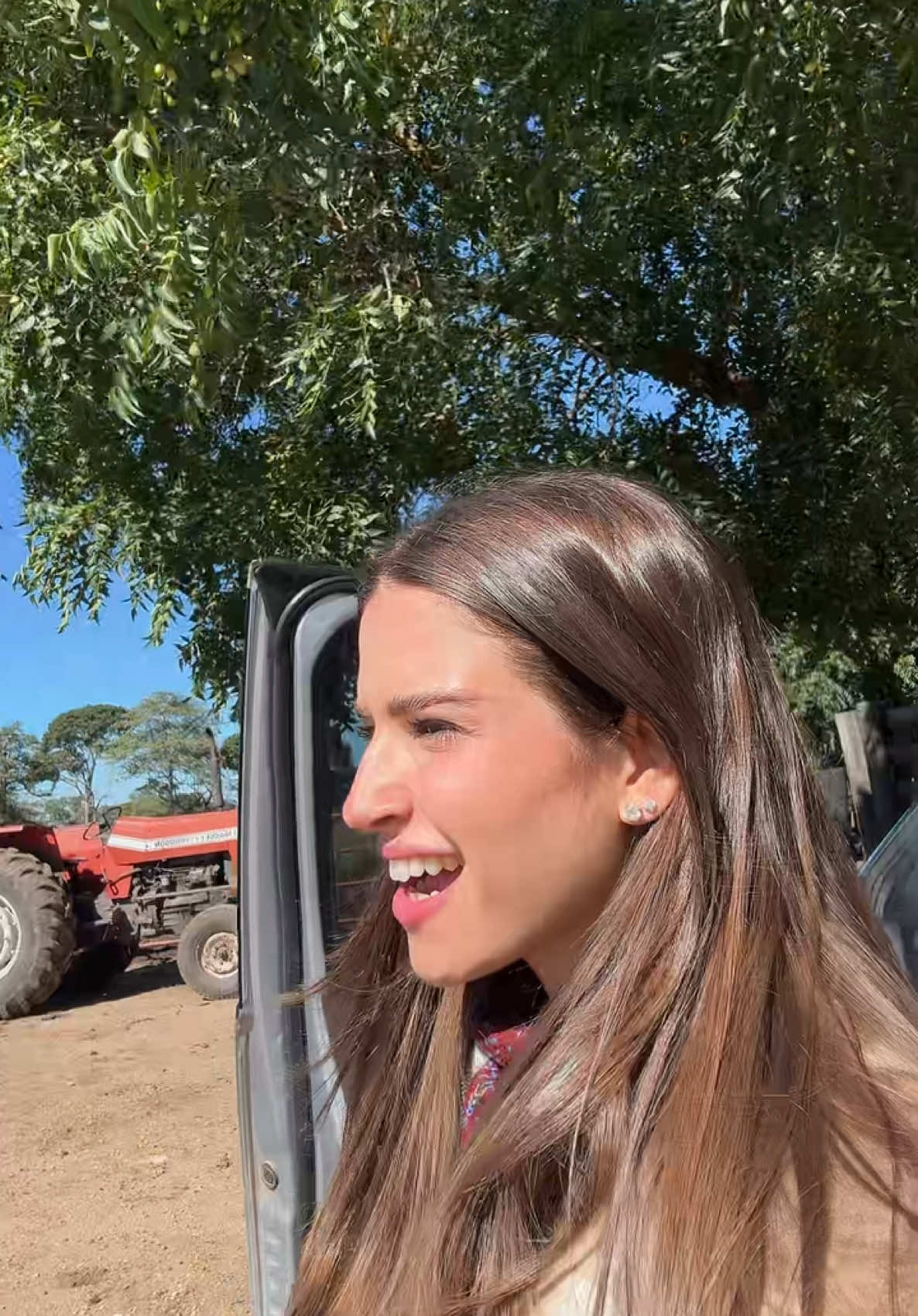 A post by @leleburnier on TikTok caption: Quebra tudo, Hannah Montana 