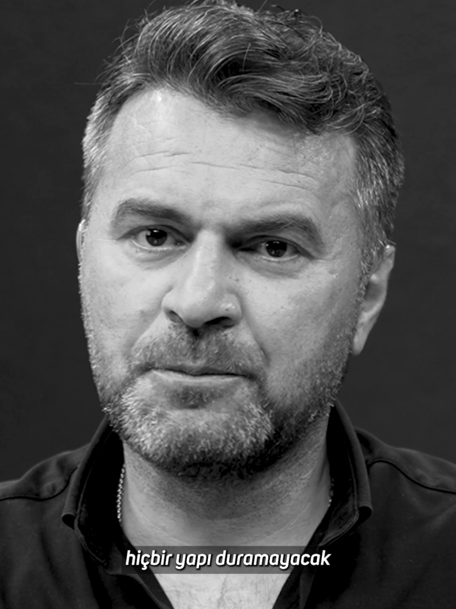 A post by @abdurrahmanuzunn on TikTok caption: Yıllarca bekledik. Yollar yapıldı, köprüler kuruldu, terör temizlendi. Şimdi sıra akıllarda, kalplerde, fikirde! Bugüne kadar milletin enerjisini harcayanlar şimdi korkuyor. Çünkü artık bu milletin önünü kesemiyorlar. Tankı yapan biziz, uçağı kaldıran biziz, kafayı değiştiren yine biziz. Sağa sola yaslanmadan, dışarıdan medet ummadan… Türkiye kendi yolunu çizdi. Ve artık o yolu kimse kapatamaz. Bu millet yola çıktı bir kere… Durdurabilecek olan varsa buyursun gelsin.
