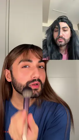 A post by @mertsaric on TikTok caption: Siyah saçlı kızın ismi ne 😂😂