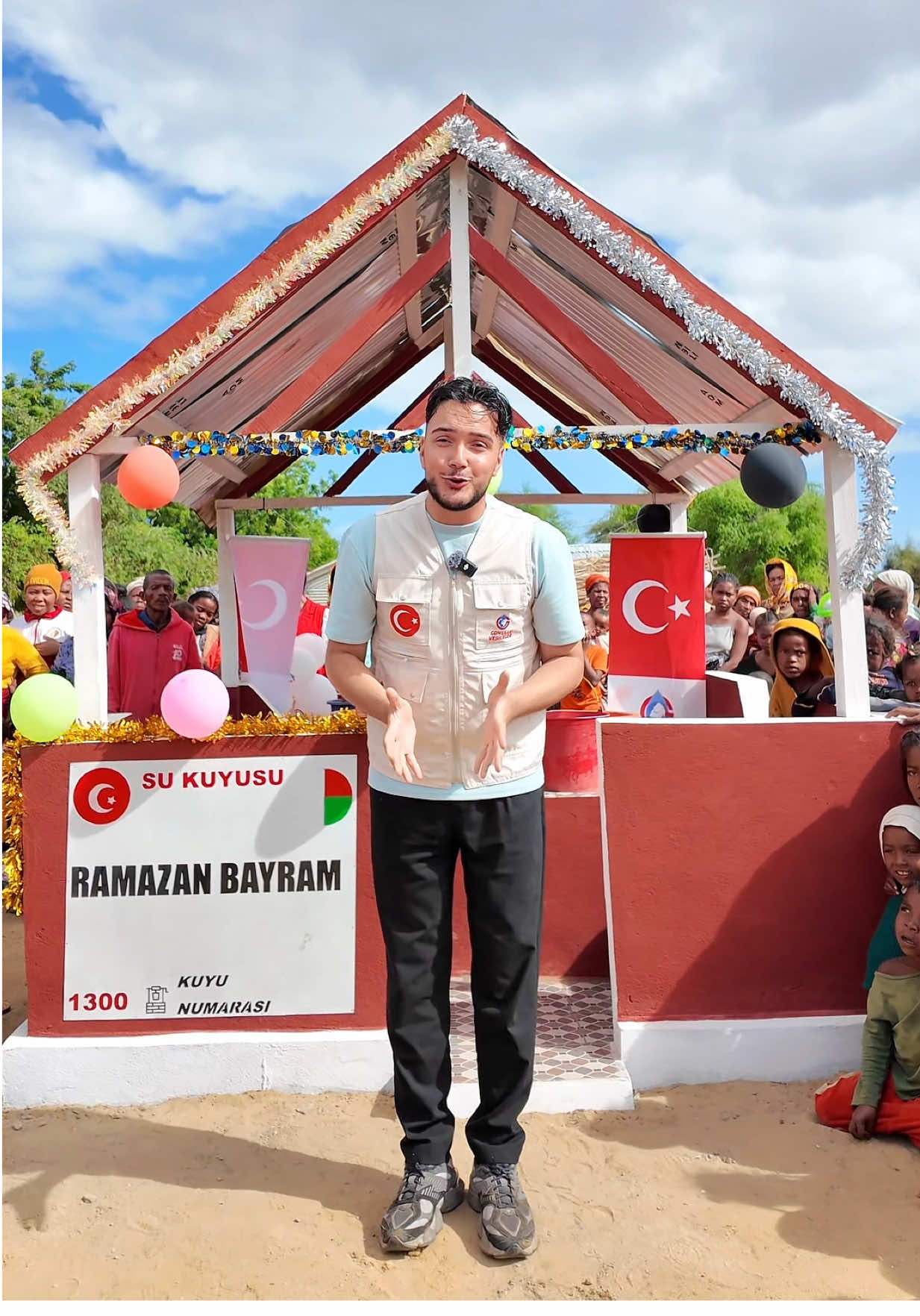 A post by @ramazanbayram_ on TikTok caption: Bir yetimin saçını okşamak cennet kapıları açılır… bir insana su vermek çok büyük sevaptır ya… Neden hep bu dünya için savaşıyoruz da öldükten sonraki dünya için bir şeyler yapmıyoruz? Bugün benim en mutlu günüm iki su kuyumu açtım Allah kabul etsin inşallah. Bir gülüş bedavadır samimiyet bedavadır sevmek bedavadır saygı bedavadır, lütfen birbirimize destek olup saygı ve çerçeve içinde yaşayalım❤️ Allah gönlünüze ve kalbinize göre her şeyi nasip etsin inşallah!