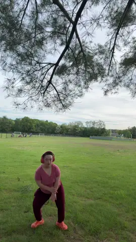 A post by @olyandliz on TikTok caption: Besties💕 #onthisday #viral #momanddaughter #fyp #fypシ 