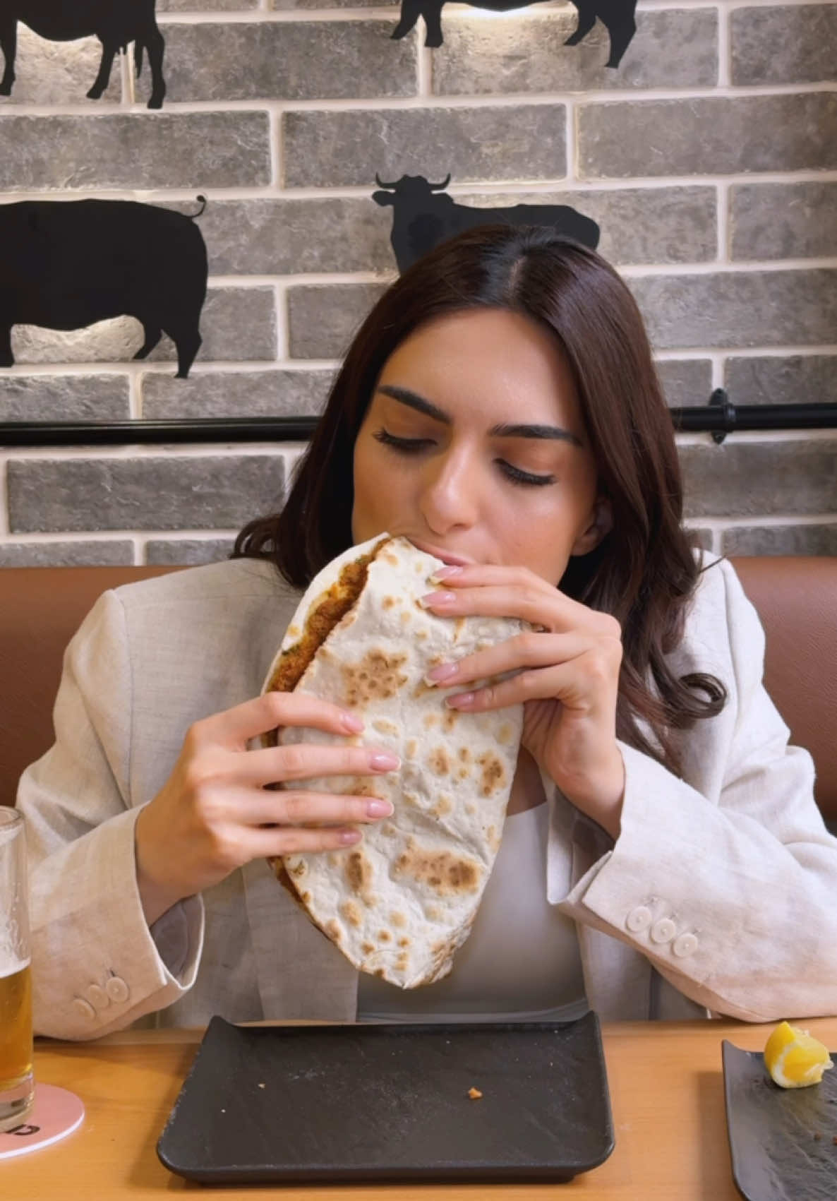A post by @evelinakhanoyan on TikTok caption: @champion_yvn 🌯🤤 #teampupsiki 