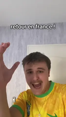 A post by @cebonvieuxarthur on TikTok caption: BONJOUR MES LOULOUS COMMENT ALLEZ-VOUS ? (faites des dons pour ma valise svp) #pourtoi #echange #fck #cacaenorme 