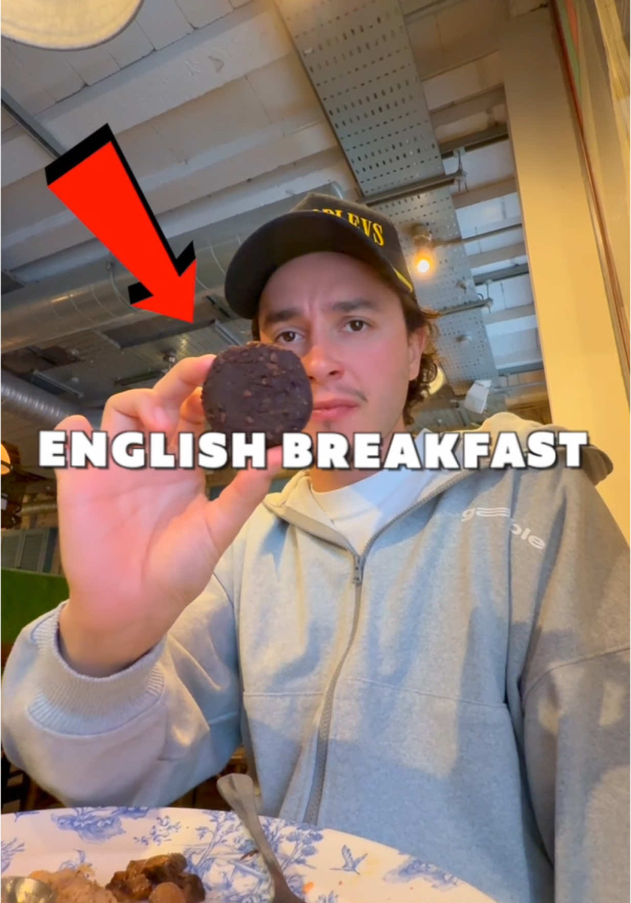 A post by @tom on TikTok caption: Trying English Breakfast For The First Time! 🇬🇧 #london #englishbreakfast #londonfood #foodreview 