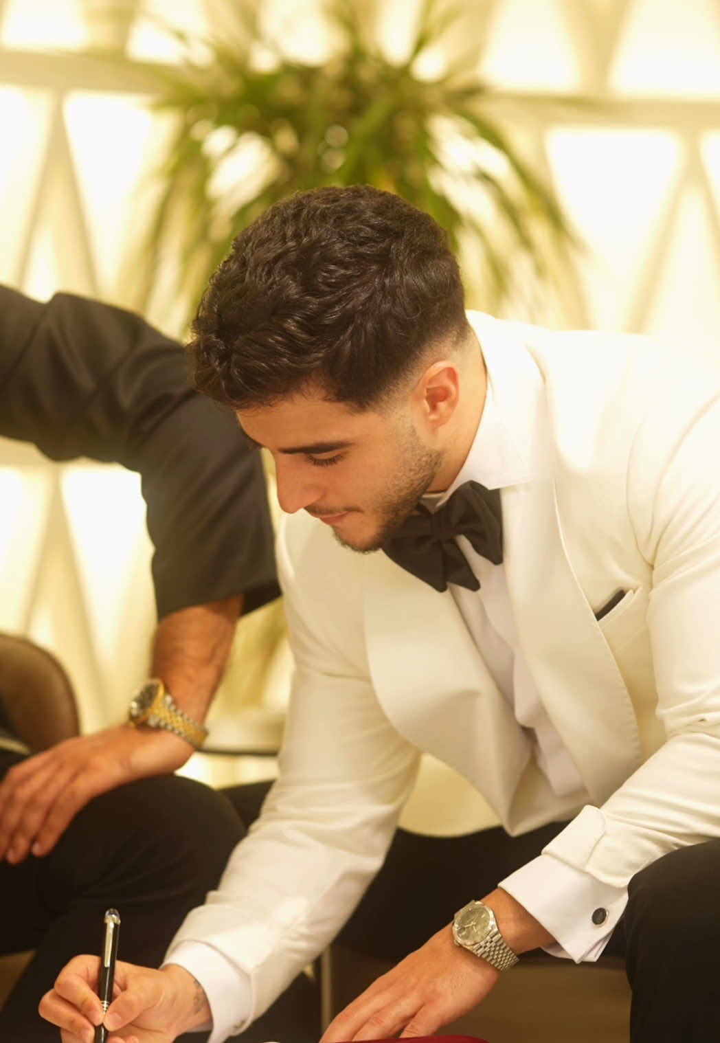 A post by @anas_elshayib on TikTok caption: الحمدلله شريت فيلا ..بعمر ال 23 سنة❤️#انس_الشايب #اكسبلورر 