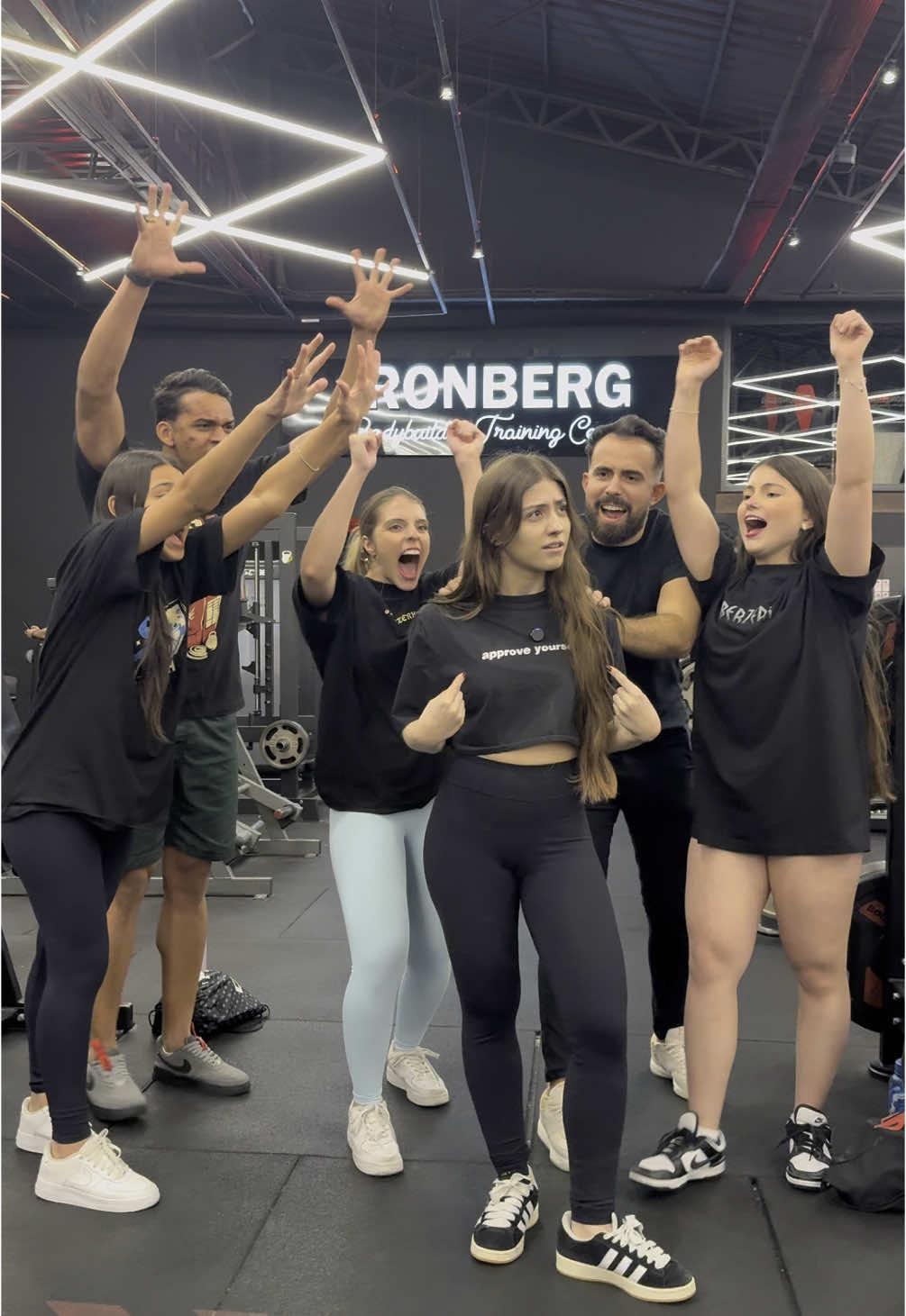 A post by @sofiaespanha on TikTok caption: eu??? @Carlão Silva 