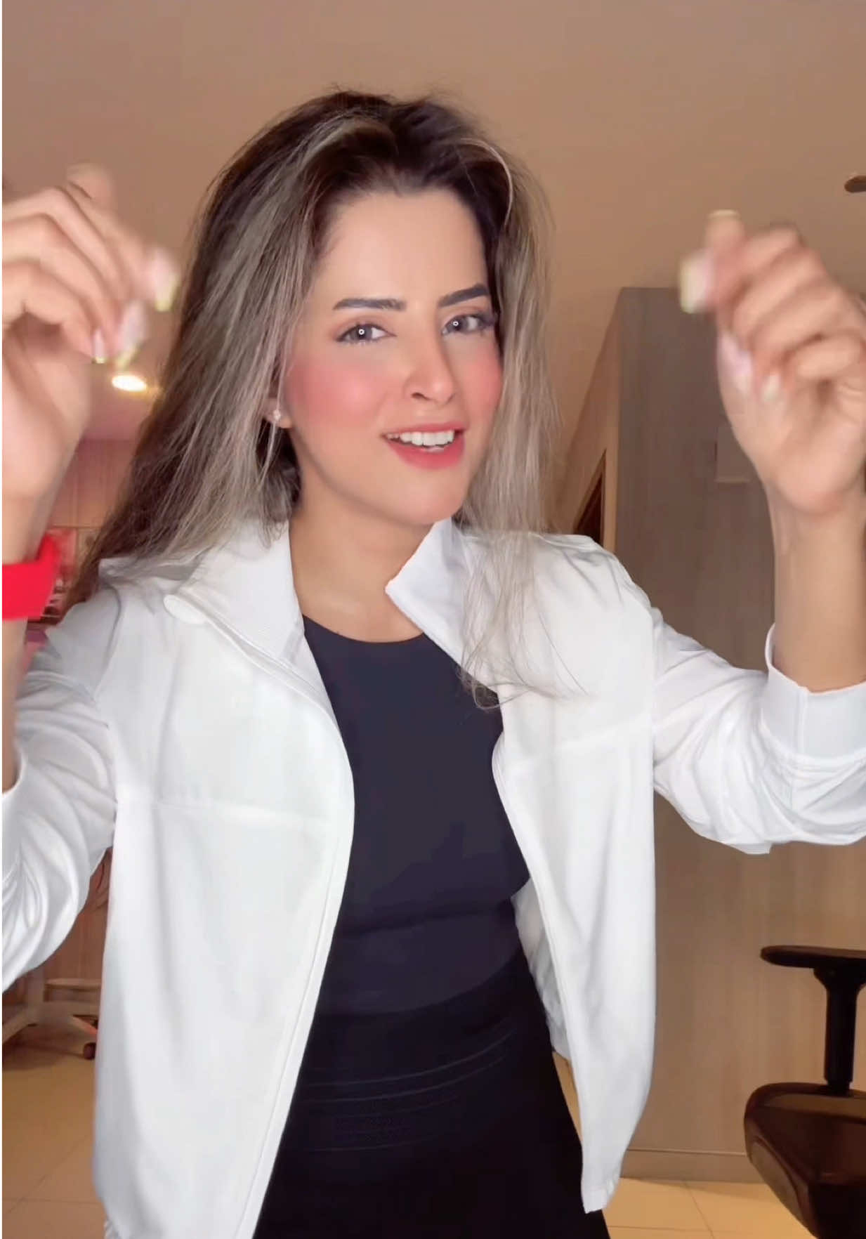 A post by @sabeenahashme on TikTok caption: Chori Chori ❤️🌹 #sabeenahashme #foryou #foryoupage #fyp #fypシ゚viral #loveyourself 