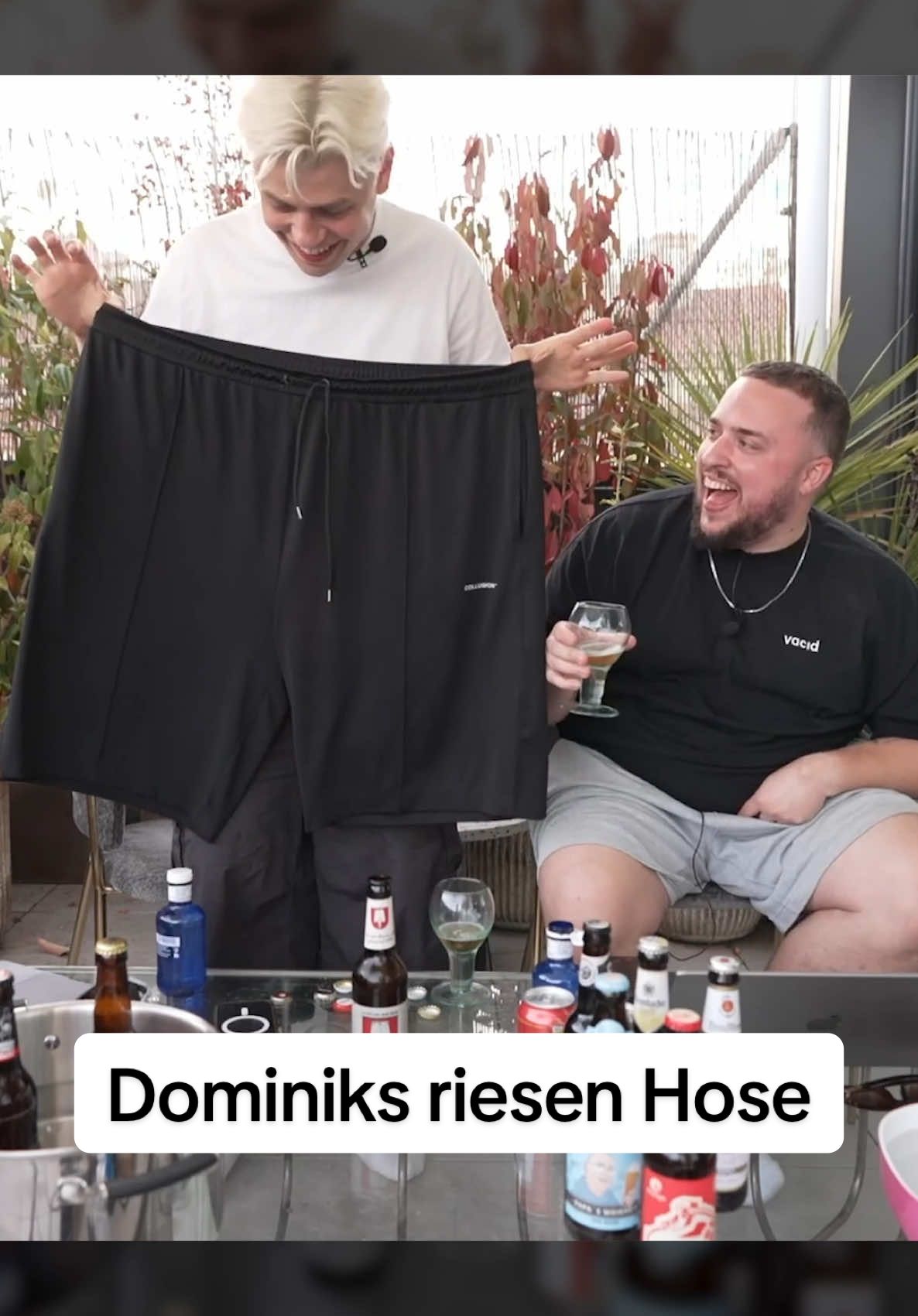 A post by @papaplatte on TikTok caption: Dominiks riesen Hose #papaplatte 