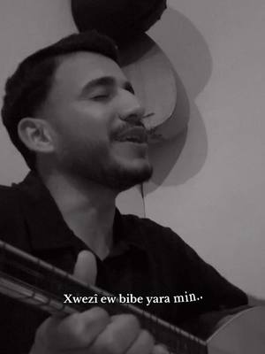 A post by @mehmet__huseyin on TikTok caption: diyarî hezkiriya xwe bike🫵😍 #mehmethüseyin #kurdi #rojava #kızıltepe #kevoke #rojava_rojhlat_bakor_başor #kurdish #amed #kurdistan #kurdishmusic #memararat 