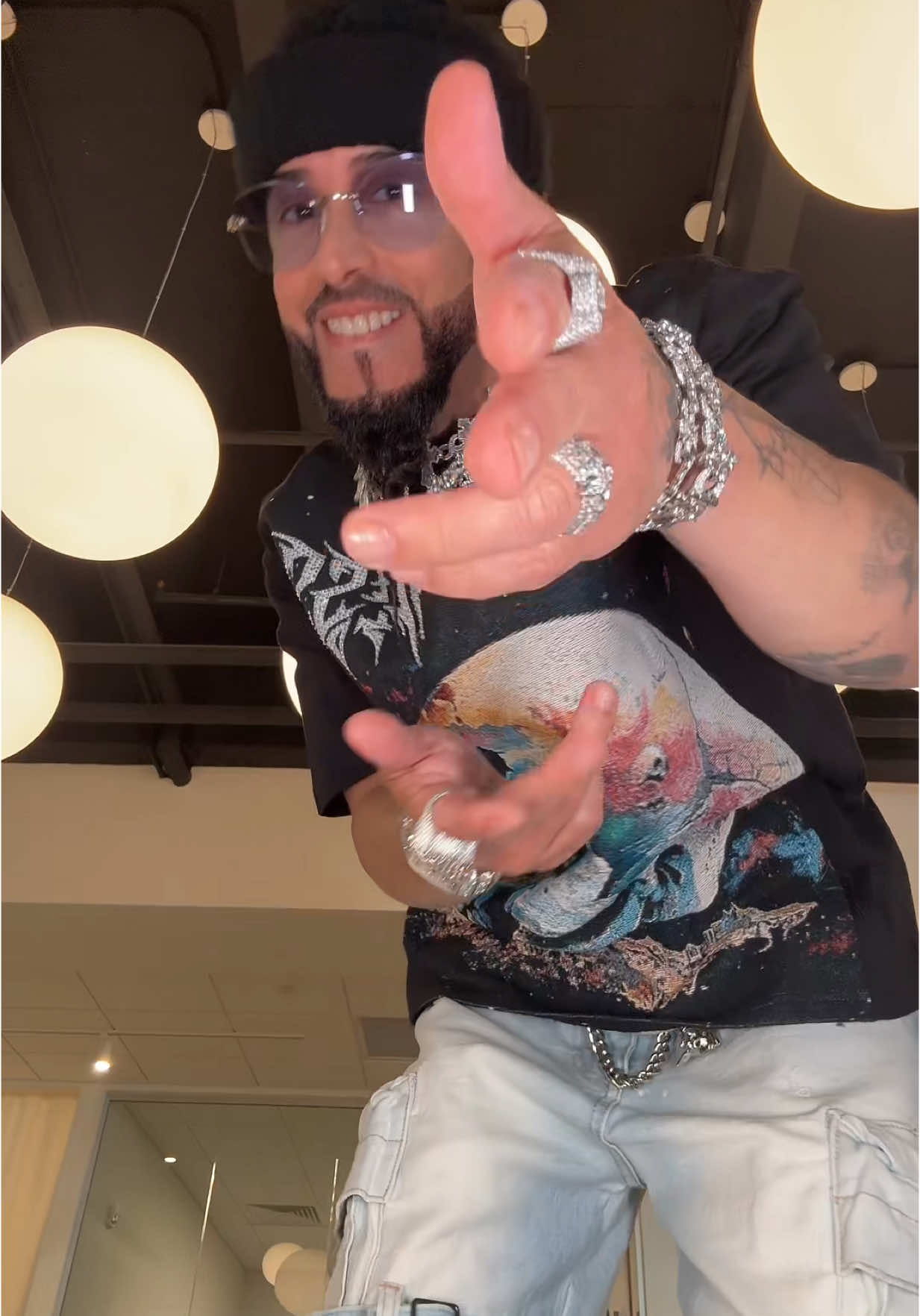 A post by @yandel on TikTok caption: 6 de Junio con mi brother @DEI V #Replay 