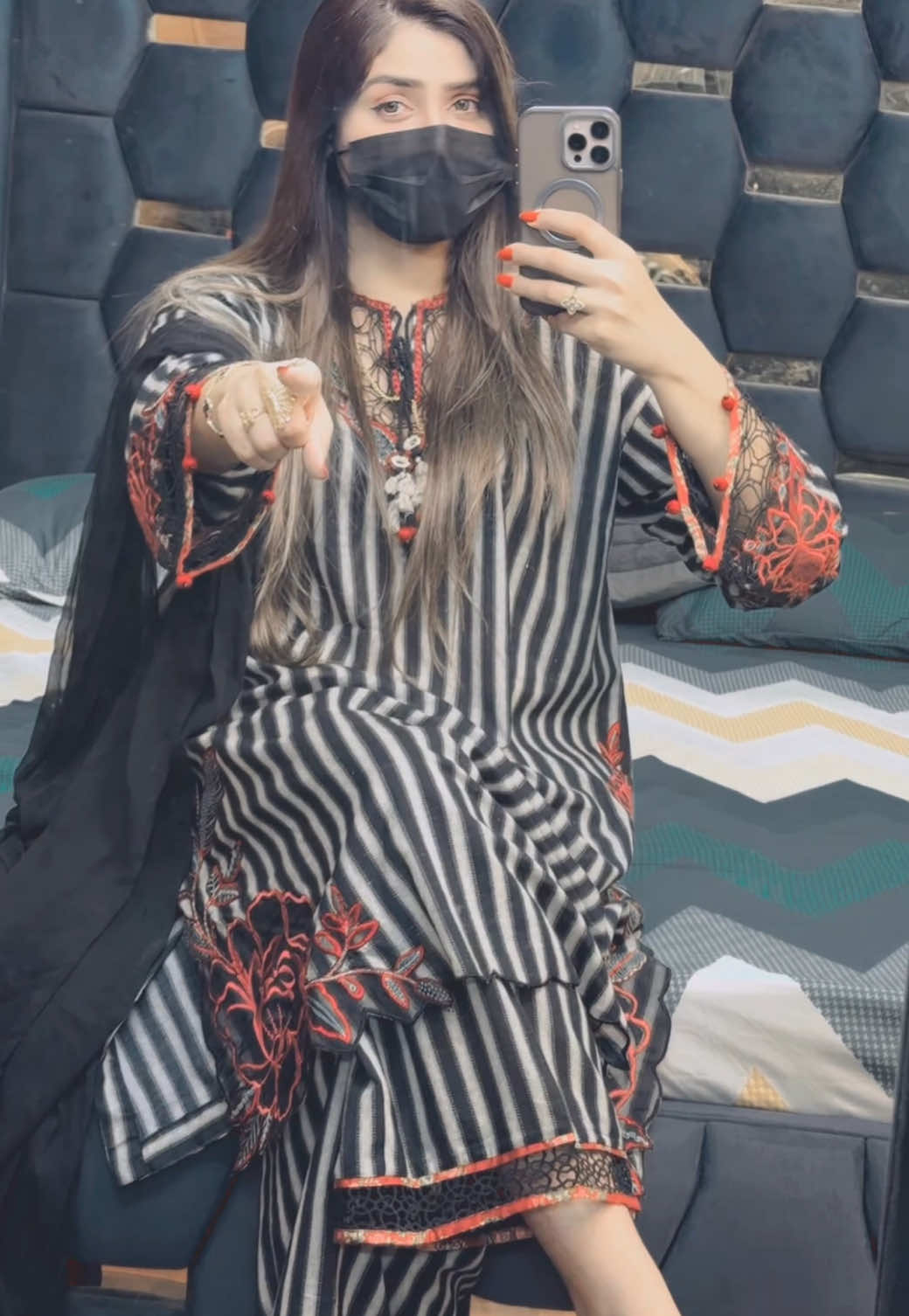 A post by @rabiakhan806 on TikTok caption: Dil vich tere koi chor c💔💯😔@Rabiakhan806 @Subhan khan #rabiakhan806 #foryou_page #foryou #foryoupage #rabiakhan #for 