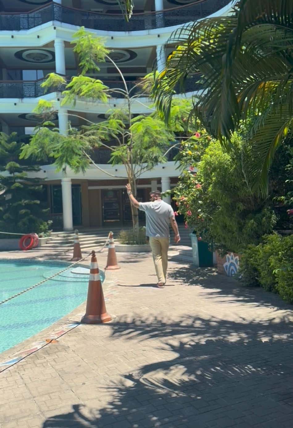 A post by @ashrafmiahsrz on TikTok caption: 😎❤️#ashsrz #bangladesh🇧🇩 