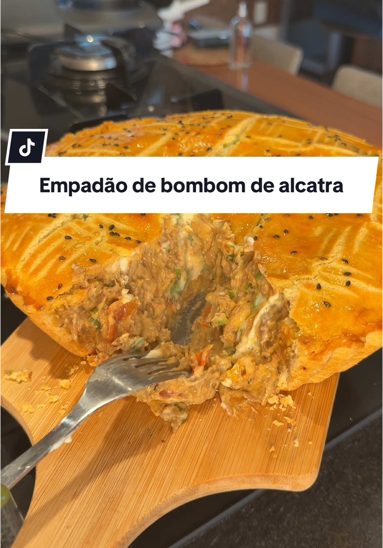 A post by @eloalmeida8 on TikTok caption: Empadão de bombom de alcatra TENHO DE ADMITIR @Luiz Felipe Alves PERFEITOOO🤤🤌